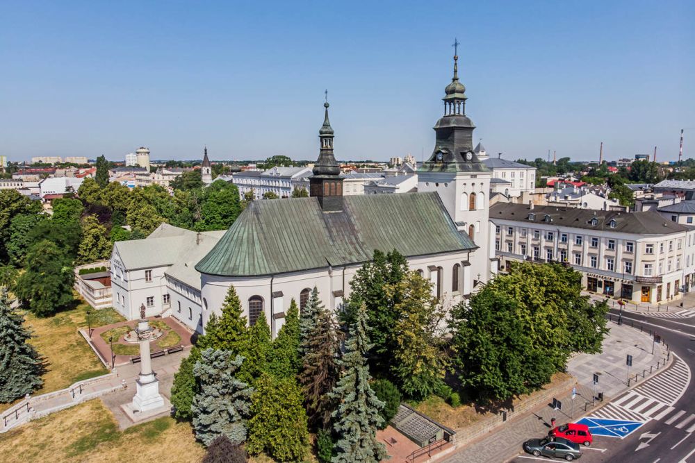 Piotrków Trybunalski - prezenty i vouchery prezentowe Kościół Podwyższenia Krzyża Świętego w Piotrkowie Trybunalskim