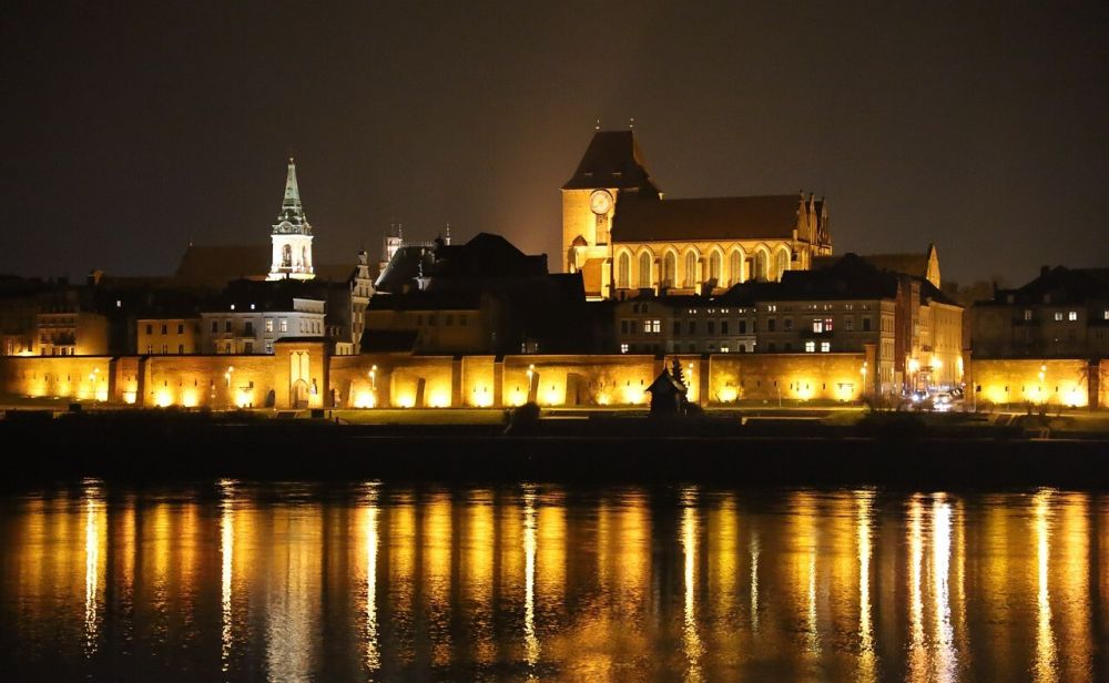 Toruń - prezenty i vouchery prezentowe Widok na Stare Miasto w Toruniu ze strony Wisły